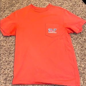 Vineyard Vines xs t shirt coral color